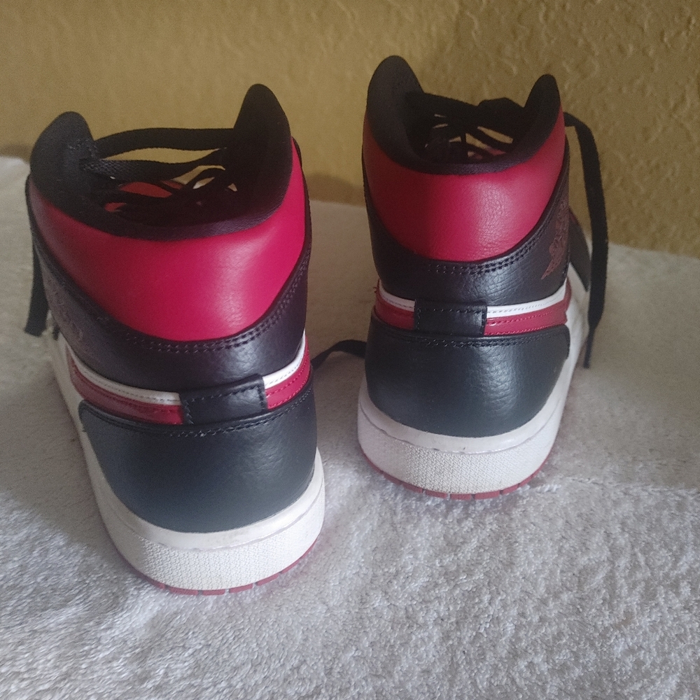 Sneakers - Picture 4 of 7